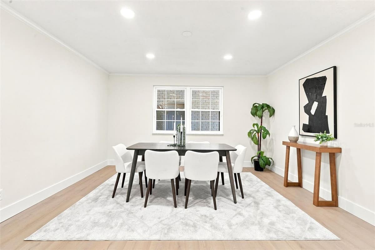 102 ANN RUSTIN DRIVE — photo 14 of 37