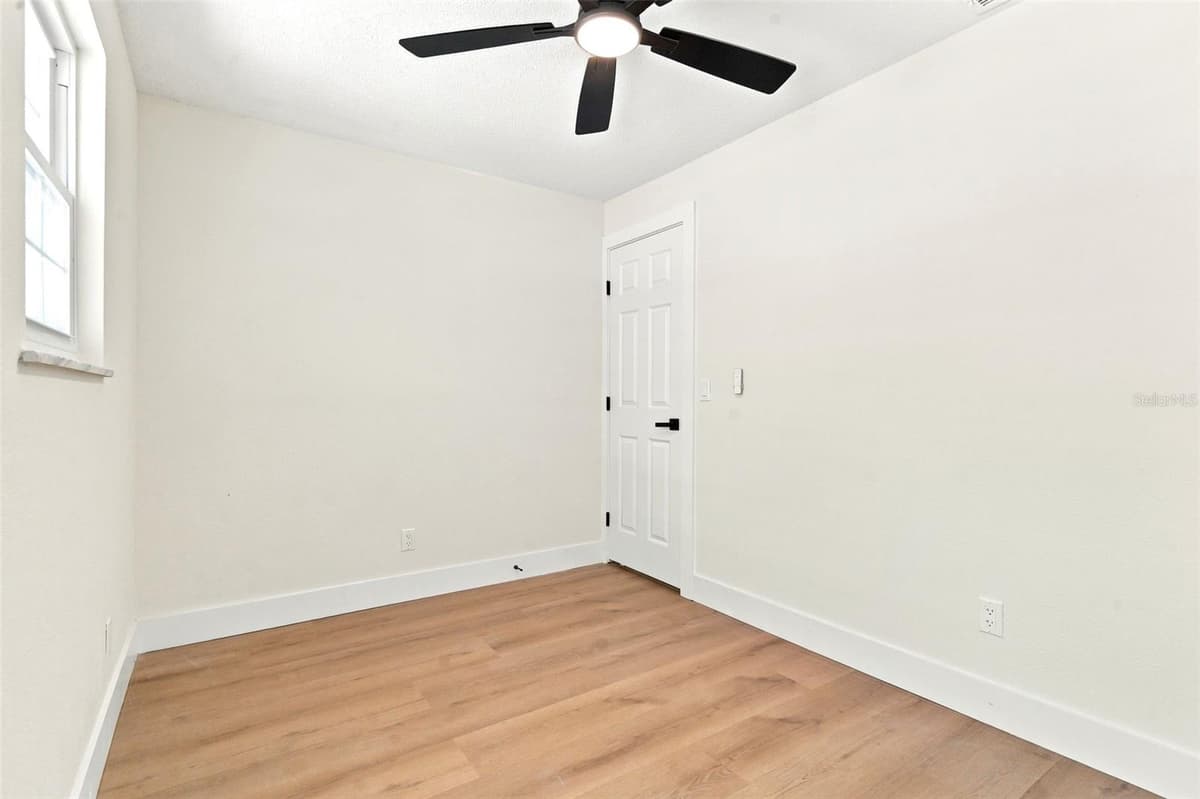 102 ANN RUSTIN DRIVE — photo 24 of 37