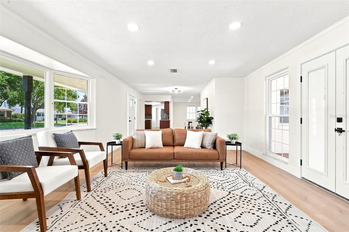 102 ANN RUSTIN DRIVE — photo 8 of 37
