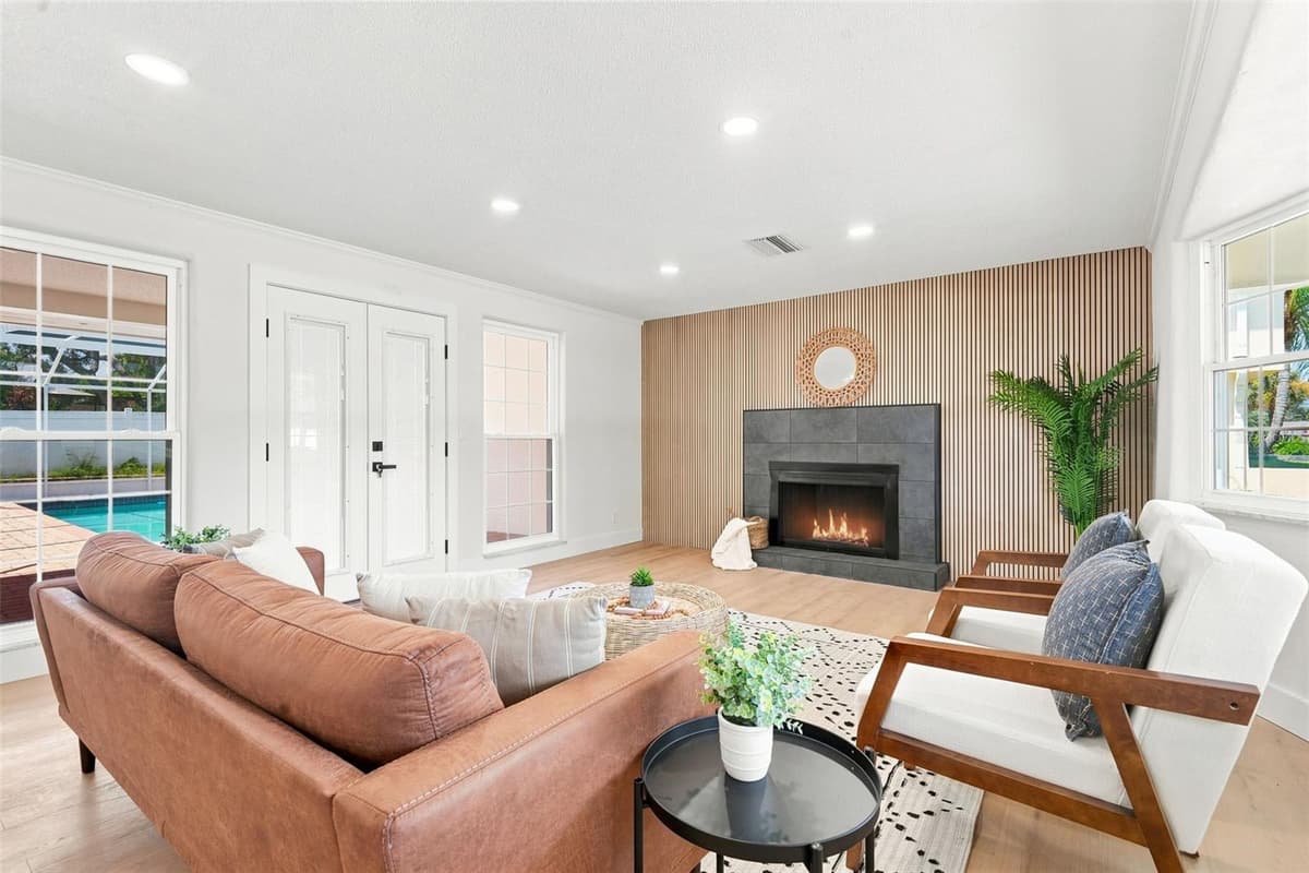 102 ANN RUSTIN DRIVE — photo 6 of 37