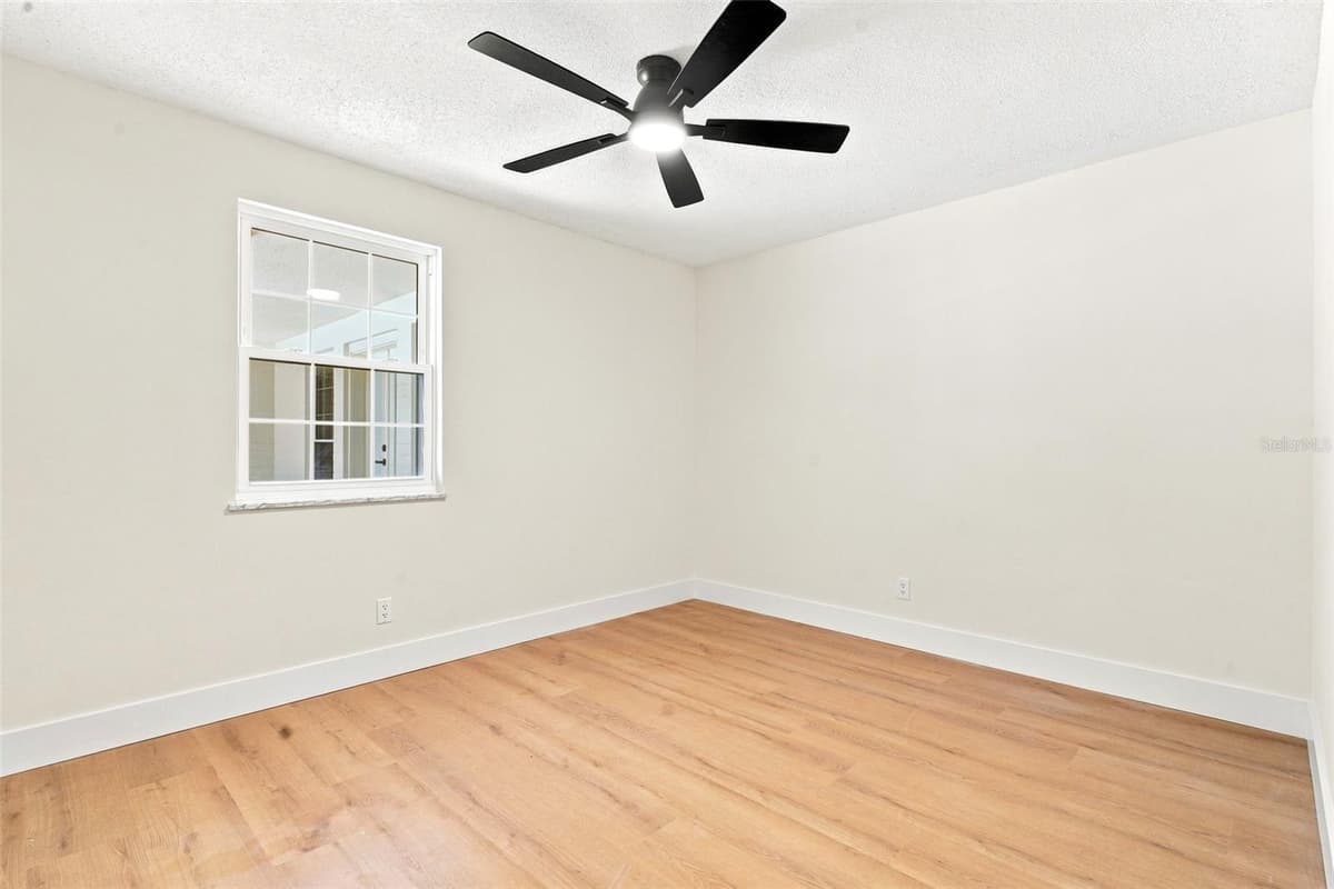 102 ANN RUSTIN DRIVE — photo 22 of 37