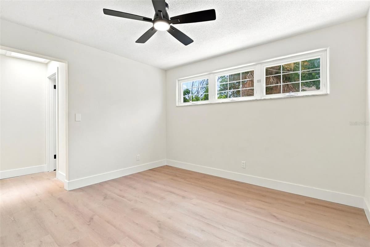 102 ANN RUSTIN DRIVE — photo 27 of 37