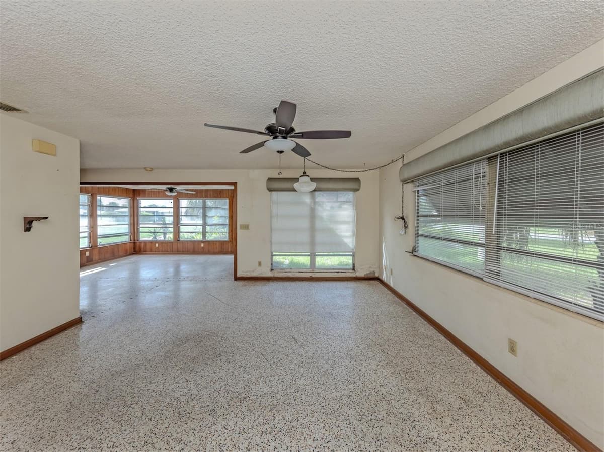 730 VENICE BOULEVARD — photo 12 of 67