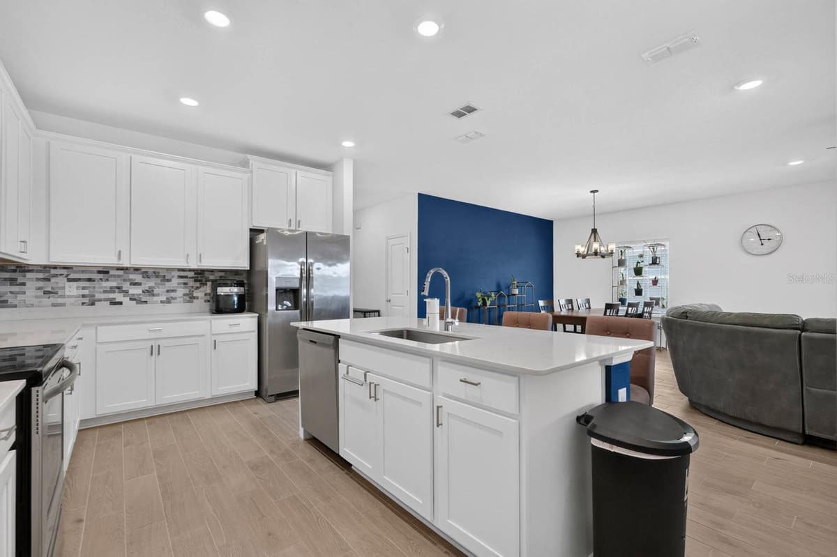 404 LAKE SINCLAIR STREET — photo 16 of 52