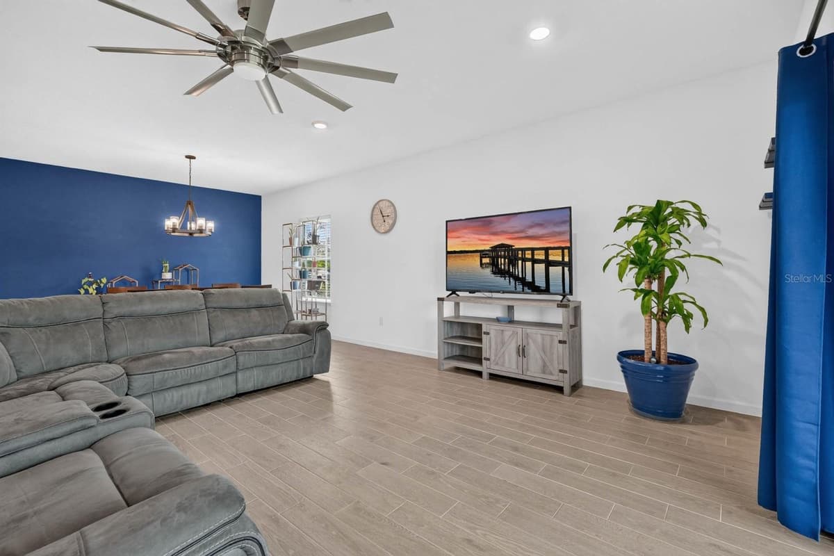 404 LAKE SINCLAIR STREET — photo 10 of 52