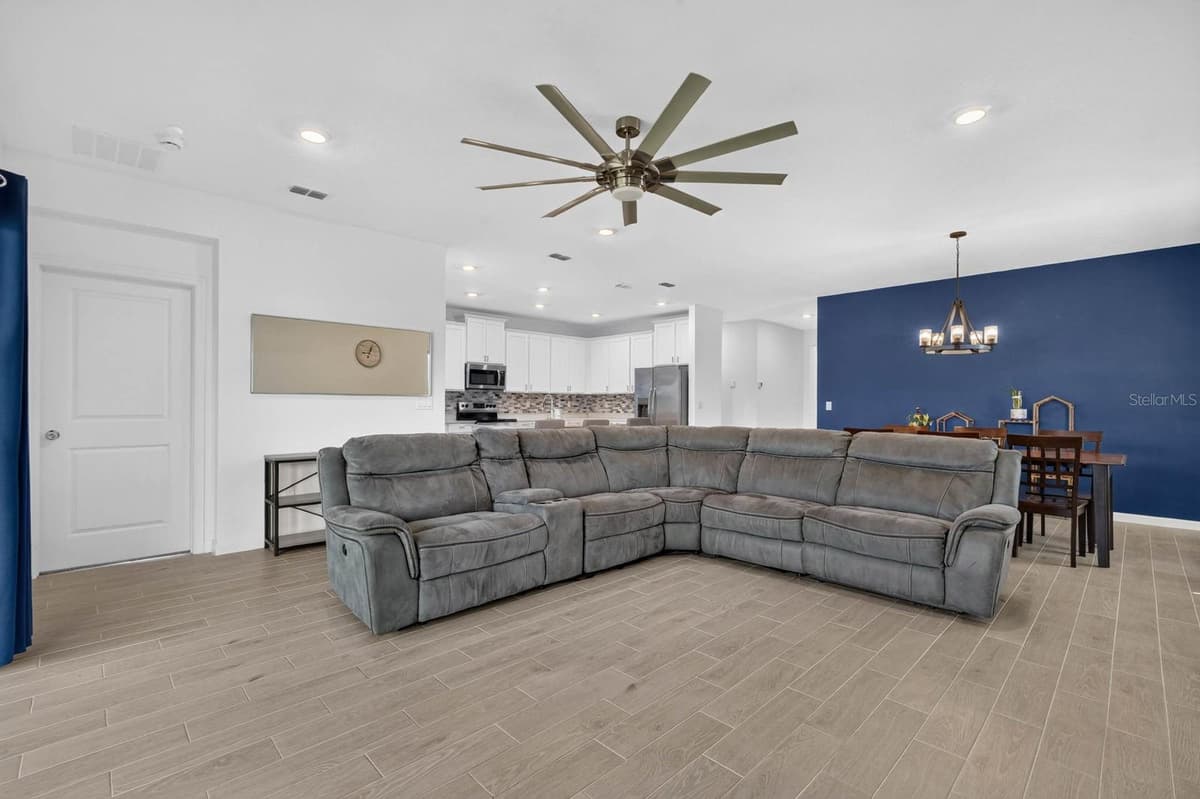 404 LAKE SINCLAIR STREET — photo 11 of 52