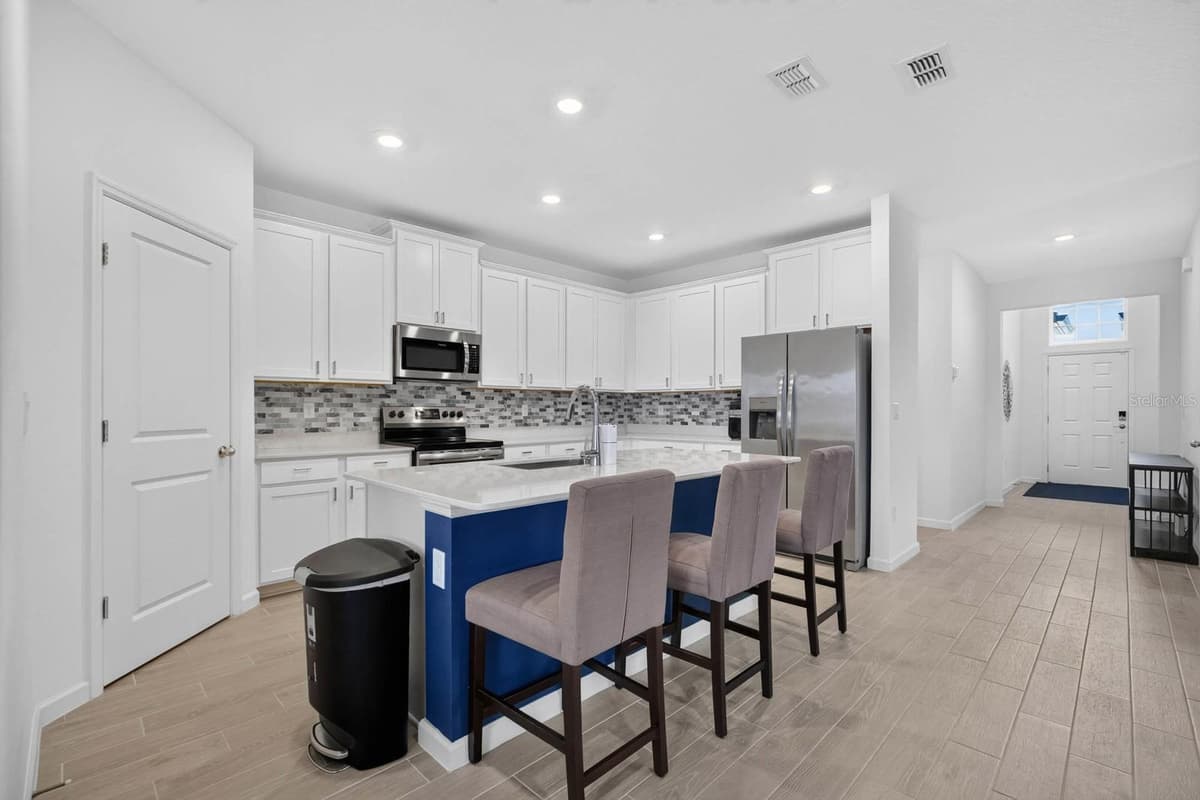 404 LAKE SINCLAIR STREET — photo 14 of 52