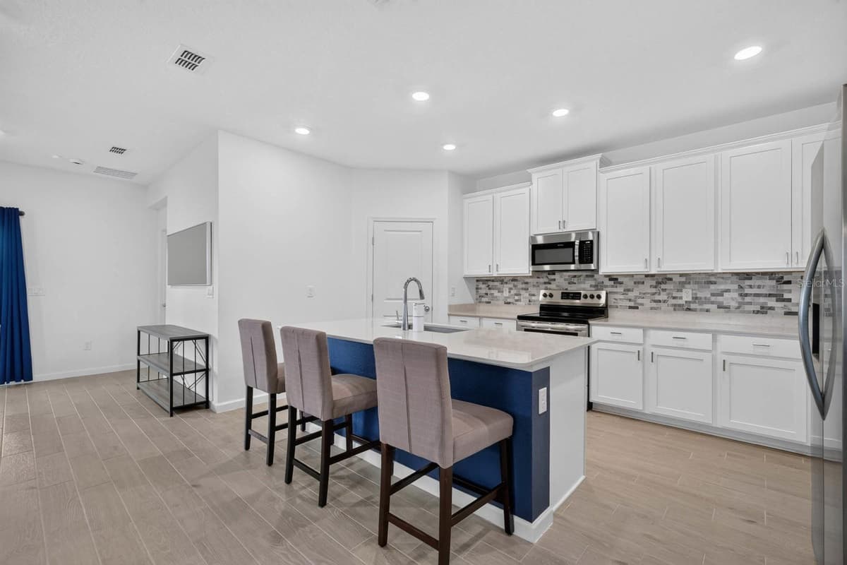 404 LAKE SINCLAIR STREET — photo 13 of 52