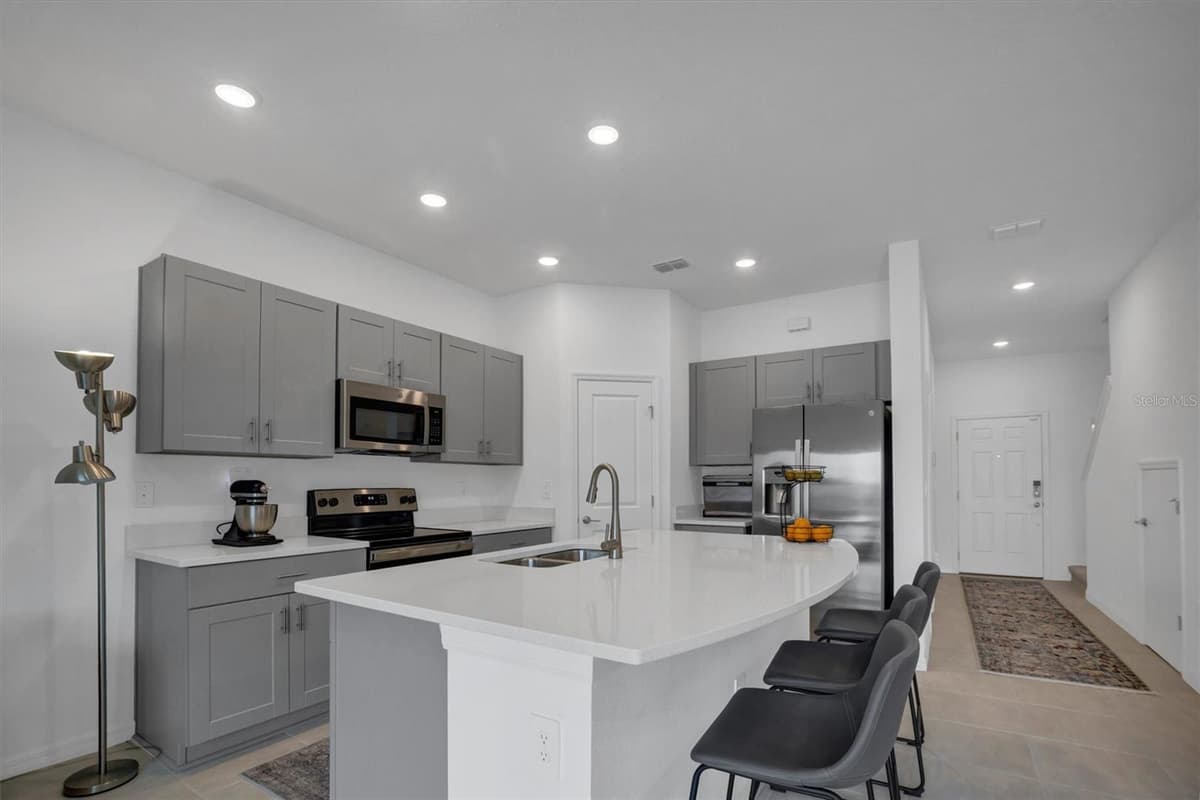 2256 PORTRAIT STREET — photo 15 of 47