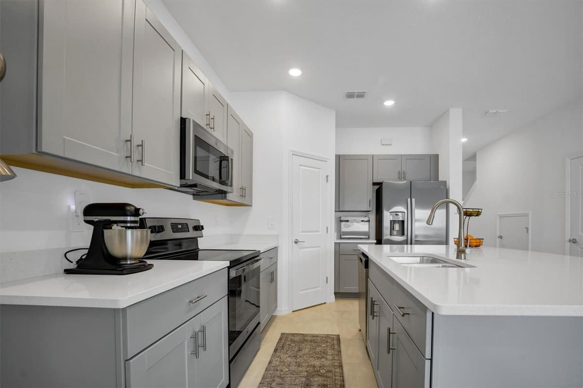 2256 PORTRAIT STREET — photo 17 of 47