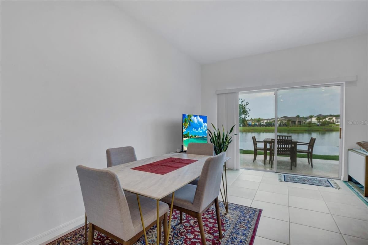 2256 PORTRAIT STREET — photo 14 of 47