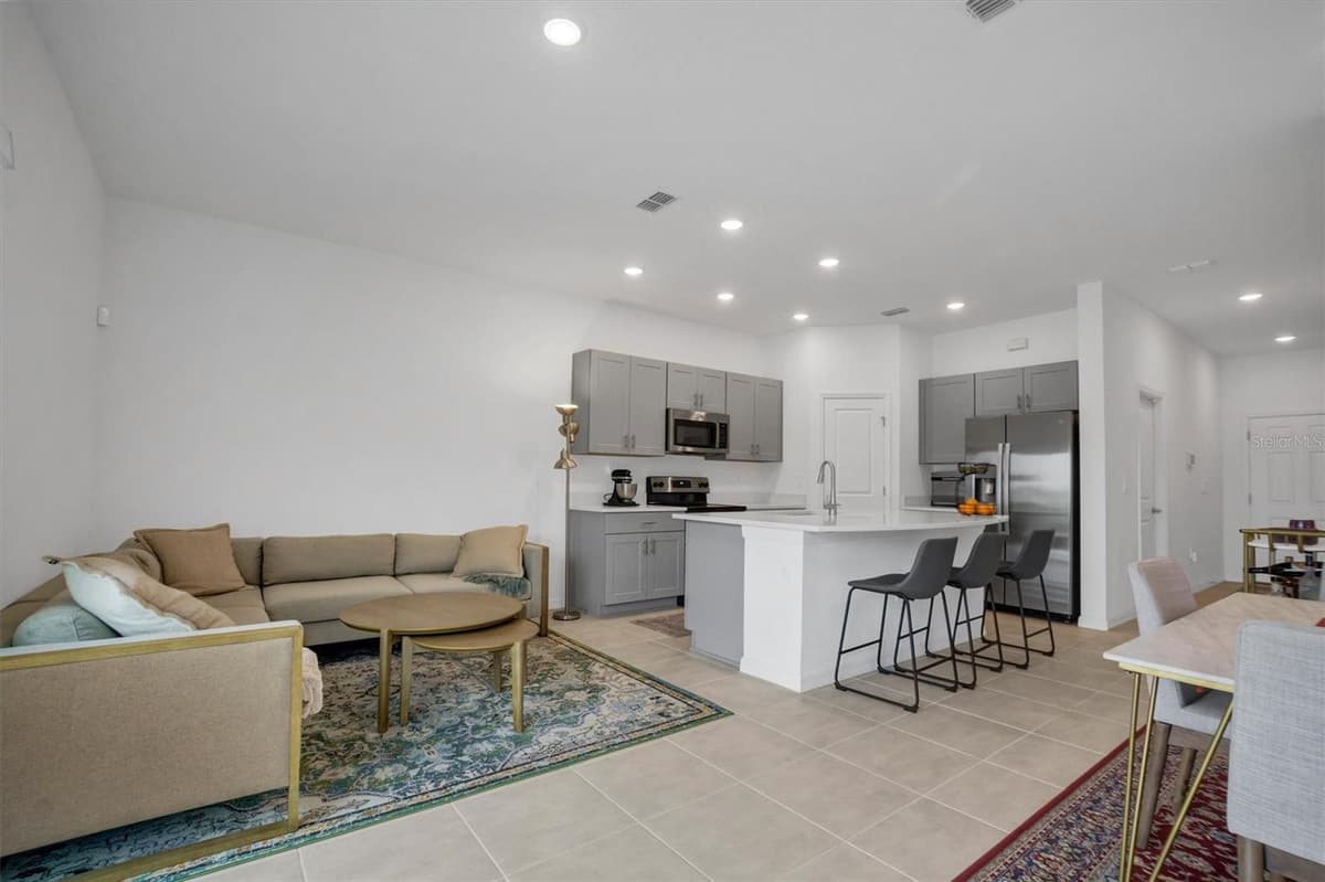 2256 PORTRAIT STREET — photo 18 of 47