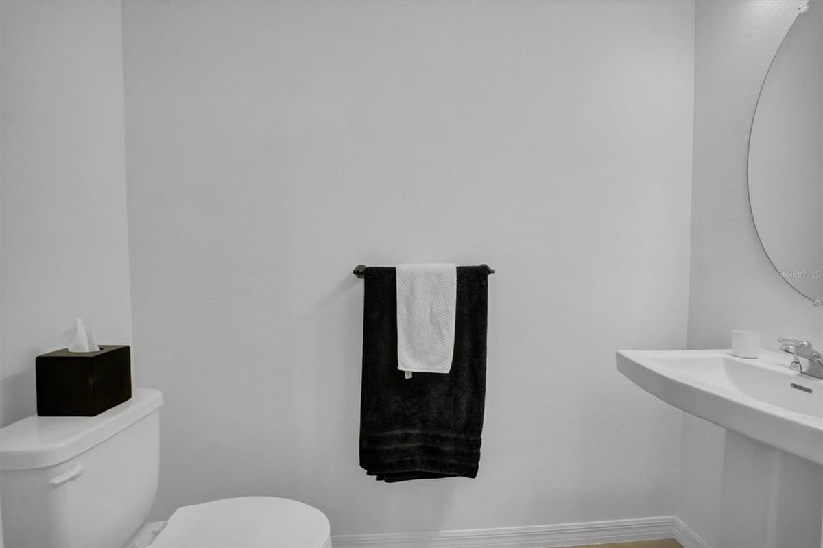 2256 PORTRAIT STREET — photo 9 of 47