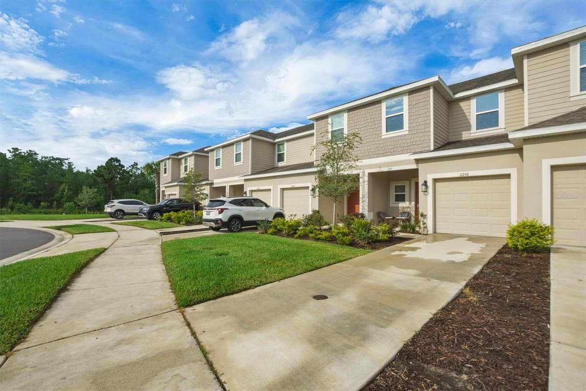 2256 PORTRAIT STREET — photo 6 of 47