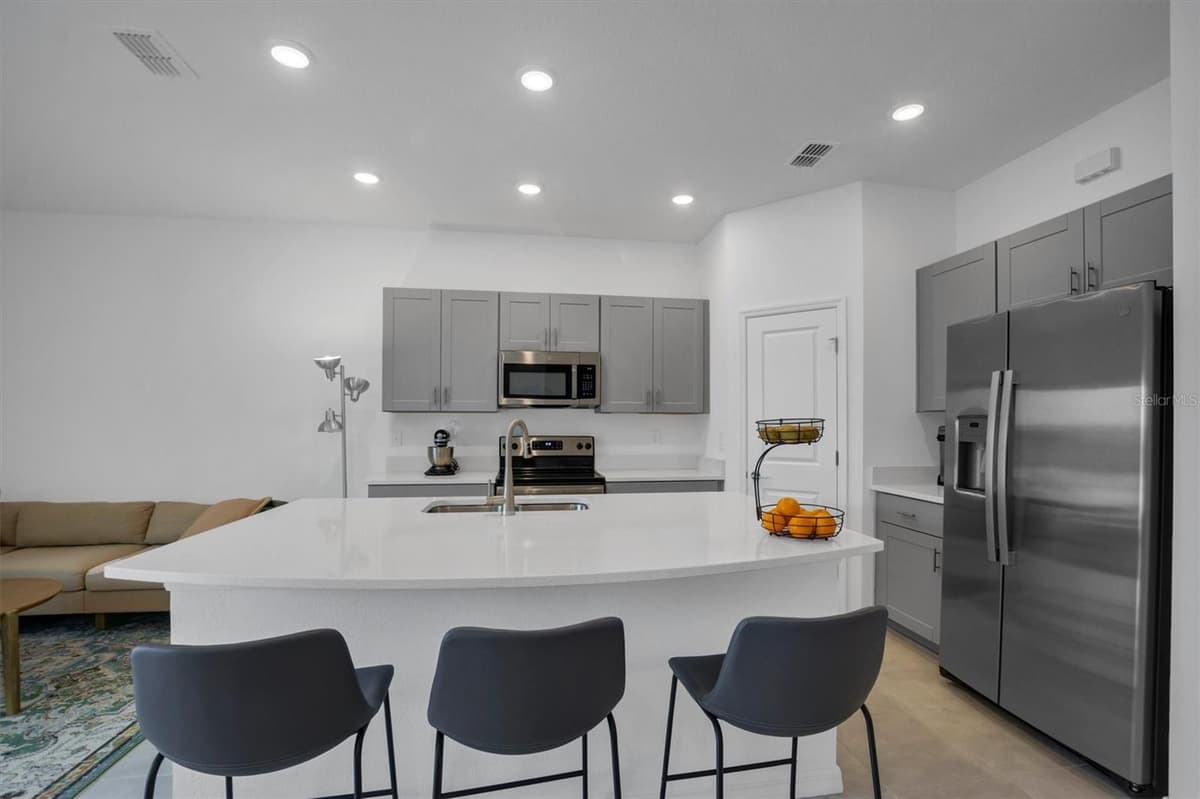 2256 PORTRAIT STREET — photo 13 of 47