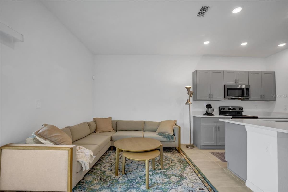 2256 PORTRAIT STREET — photo 16 of 47