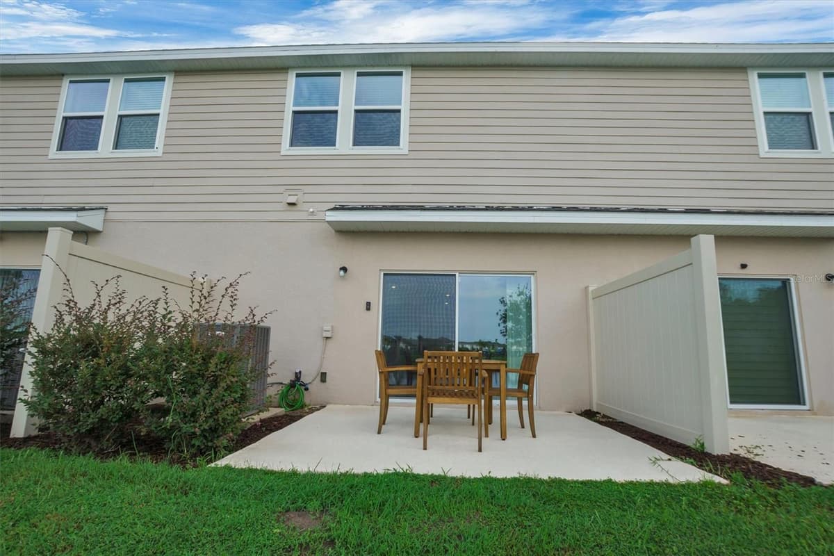 2256 PORTRAIT STREET — photo 33 of 47