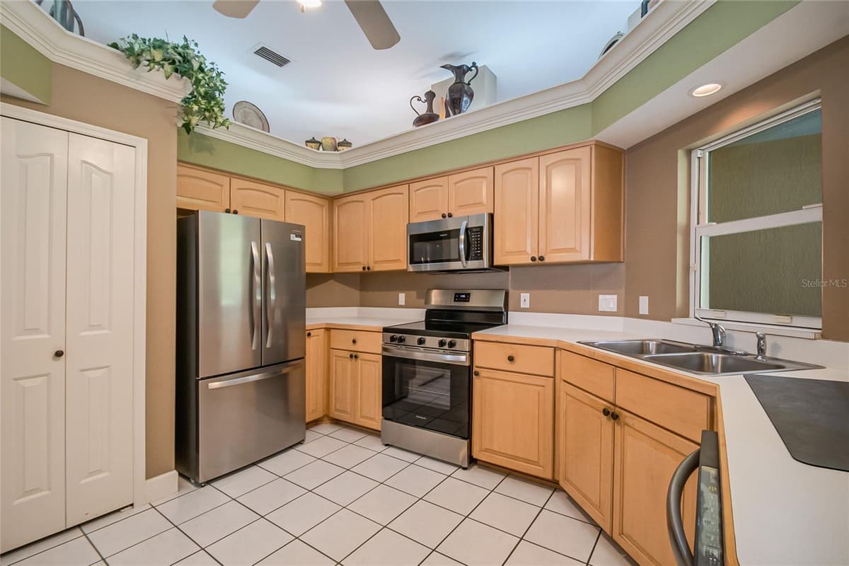 2672 LAKE JACKSON CIRCLE — photo 12 of 36