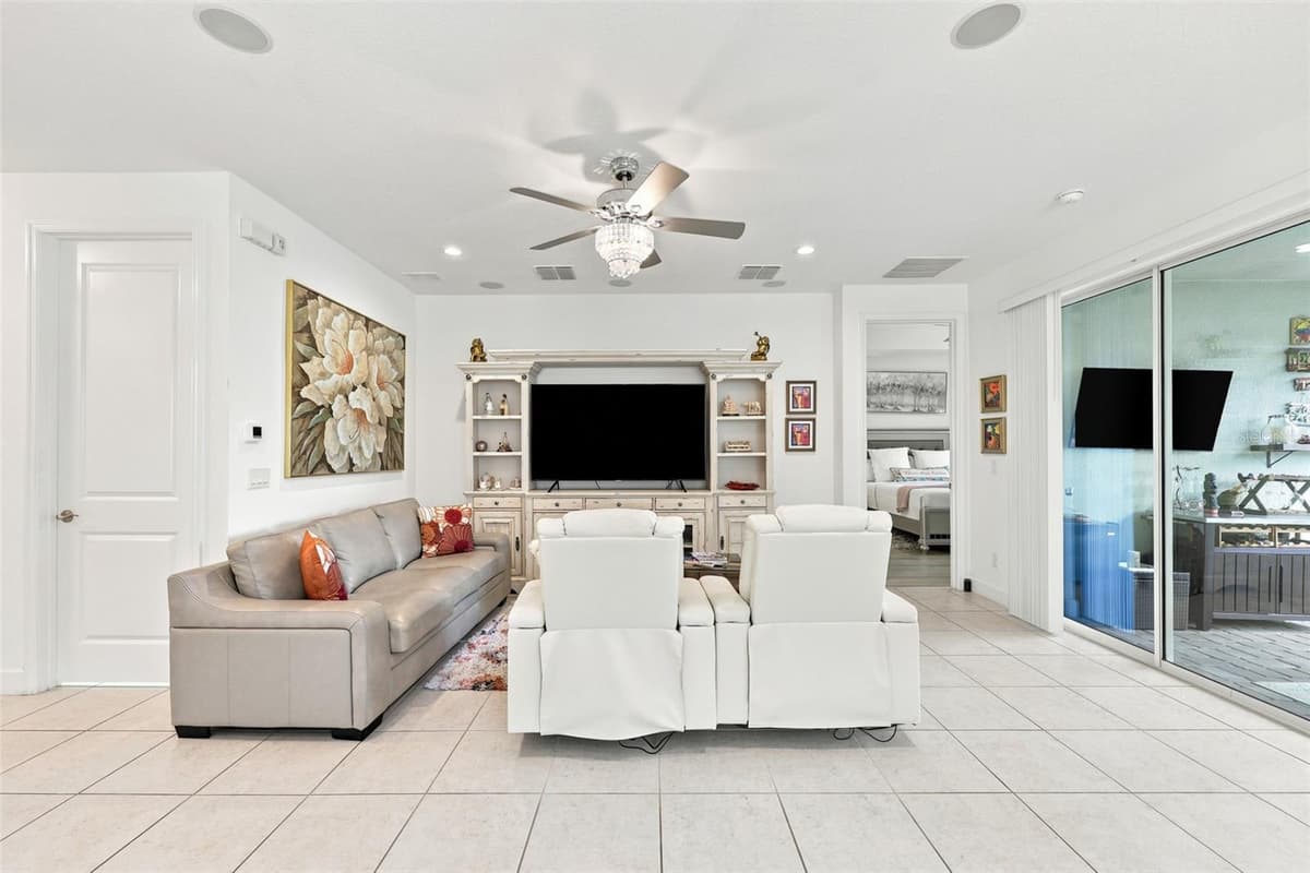 5124 HIGHLAND POINTE COURT — photo 9 of 48
