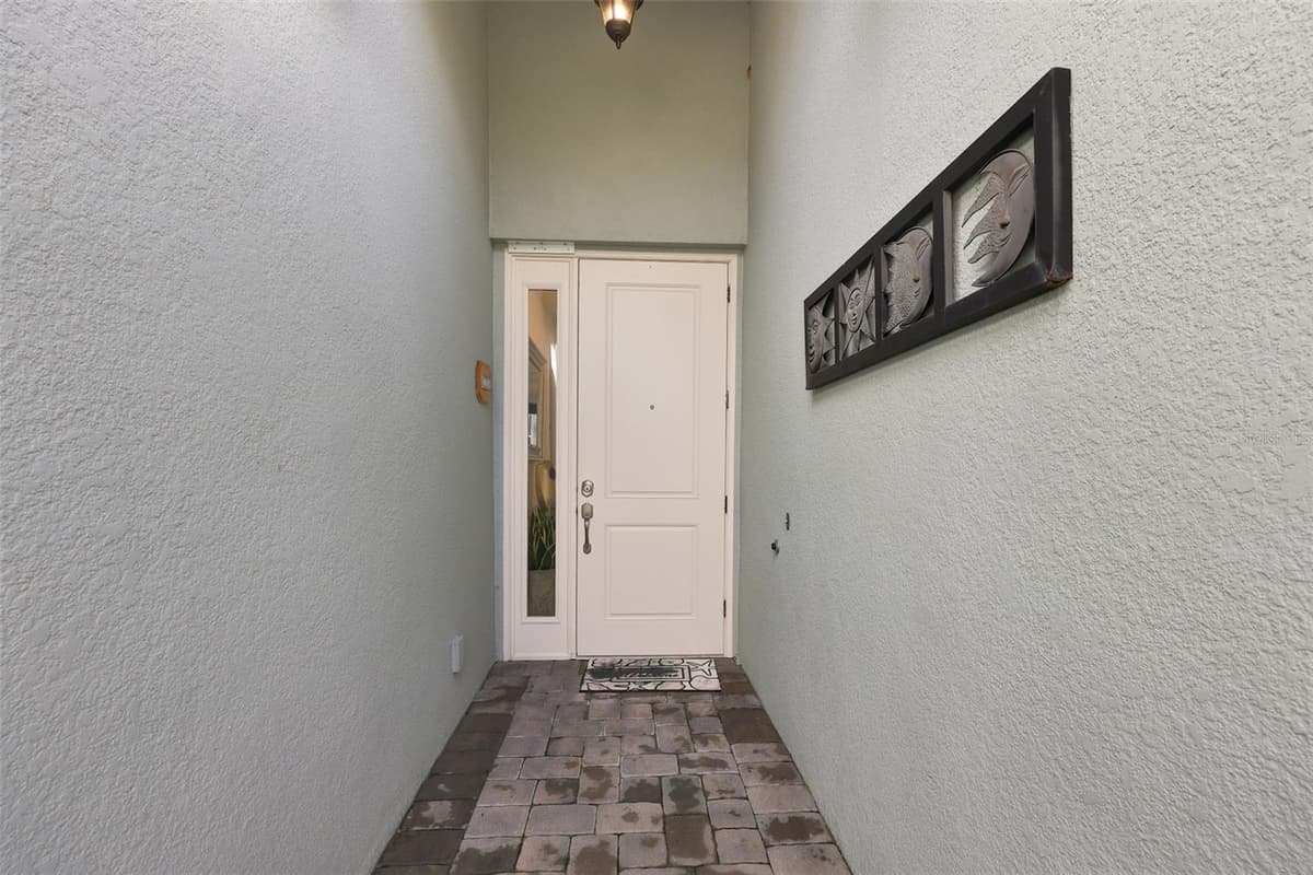 5124 HIGHLAND POINTE COURT — photo 4 of 48