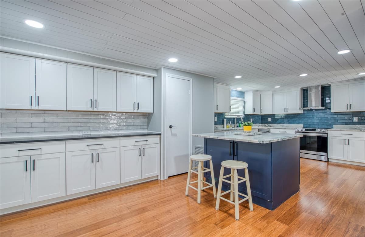 407 DOLPHIN DRIVE — photo 11 of 34