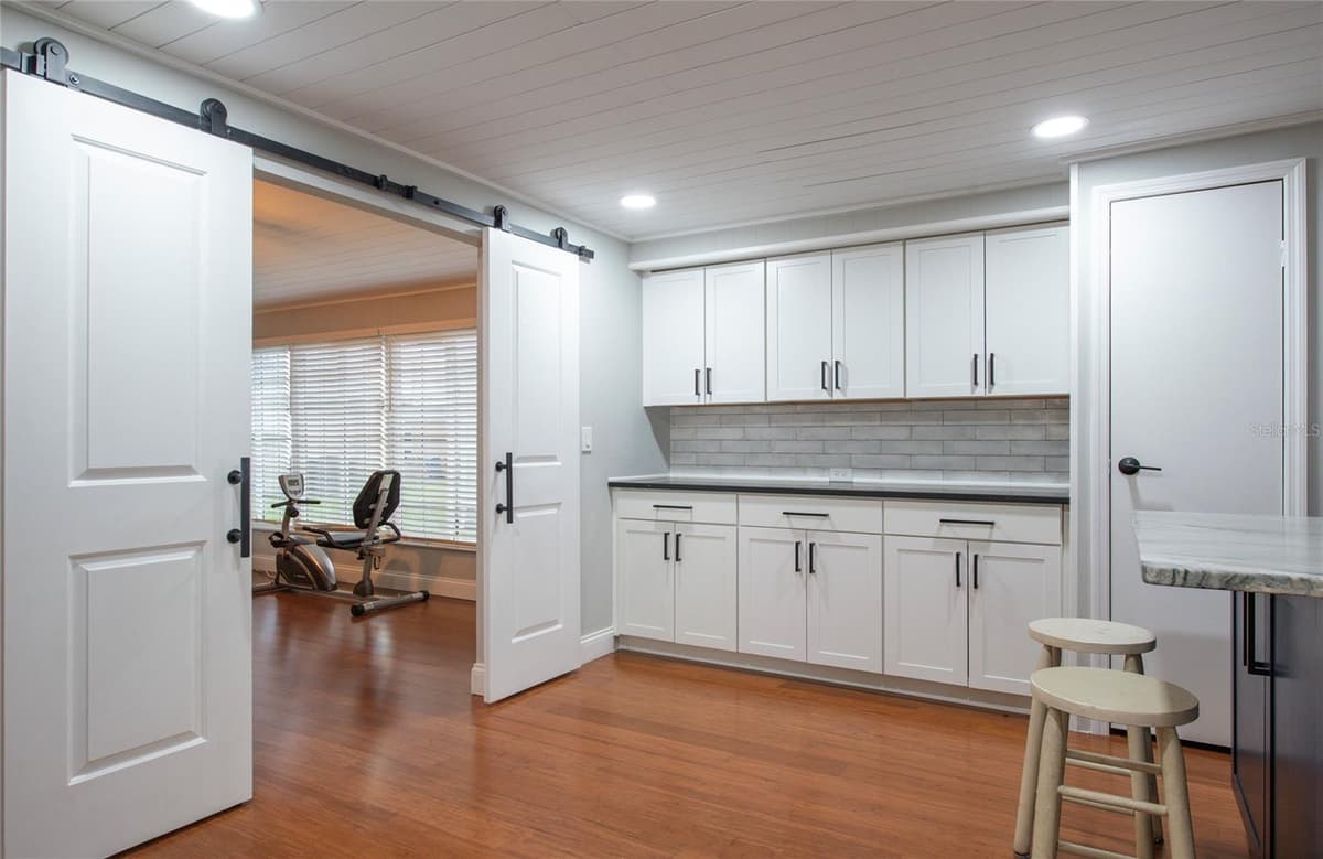 407 DOLPHIN DRIVE — photo 13 of 34