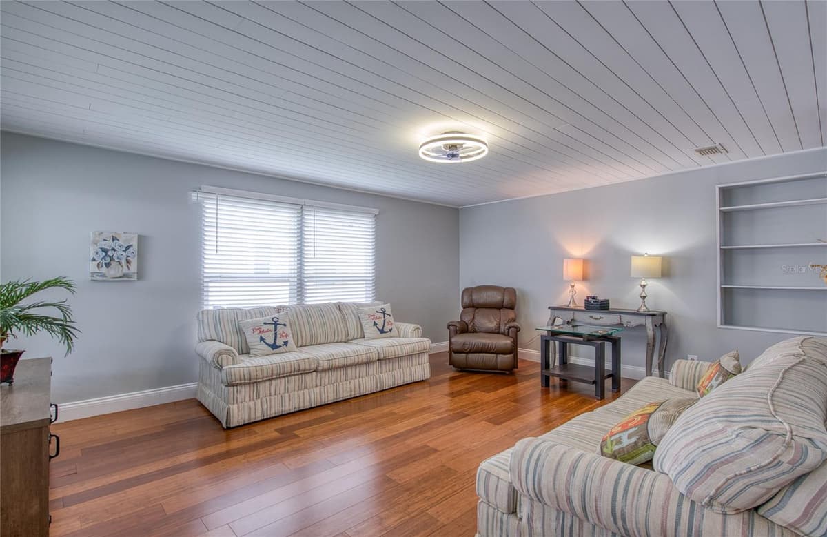 407 DOLPHIN DRIVE — photo 4 of 34
