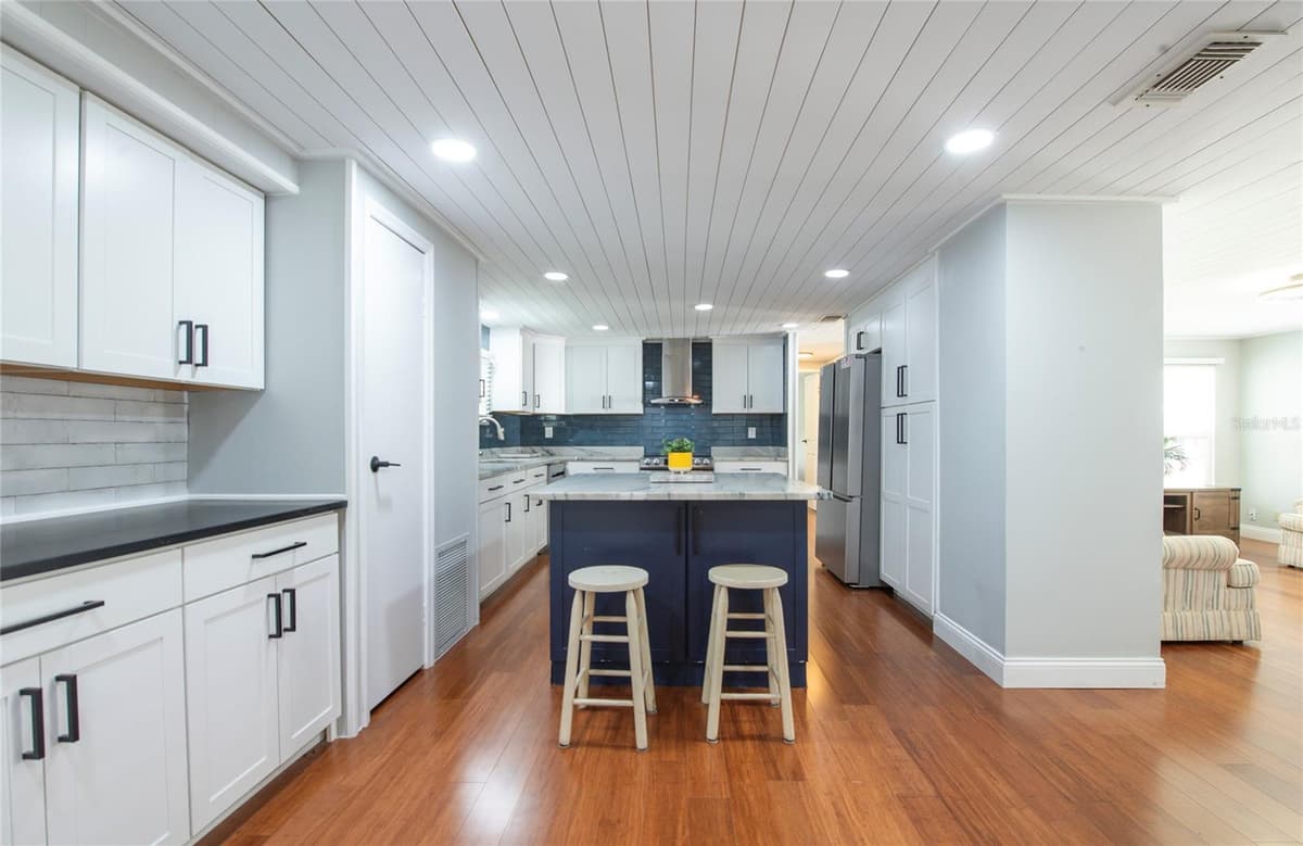 407 DOLPHIN DRIVE — photo 6 of 34