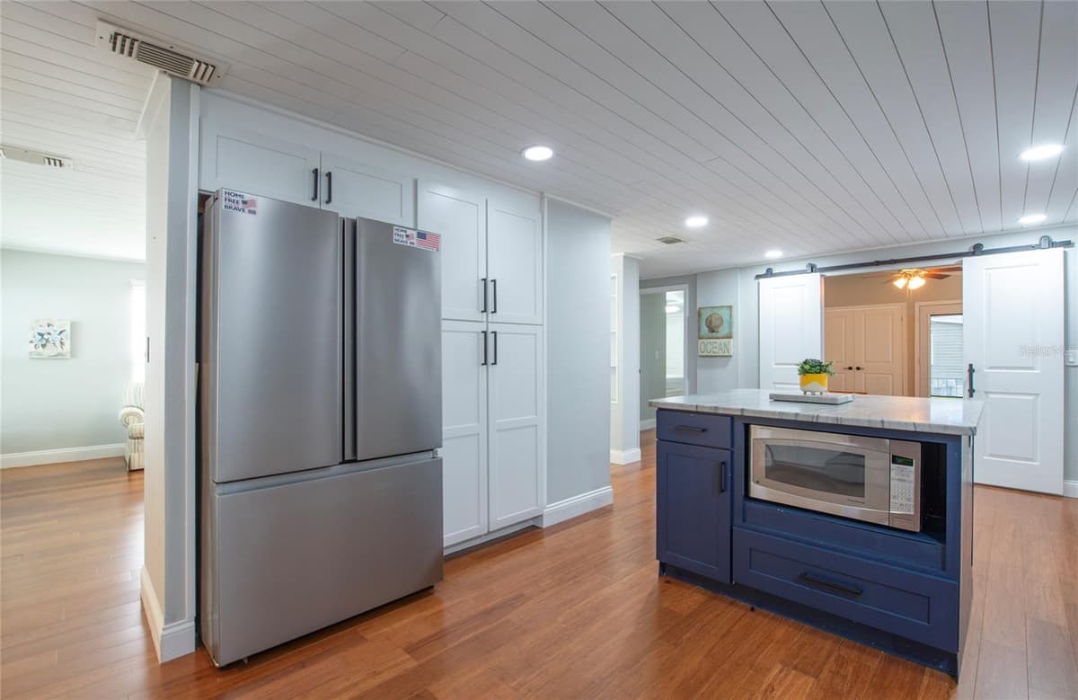 407 DOLPHIN DRIVE — photo 9 of 34