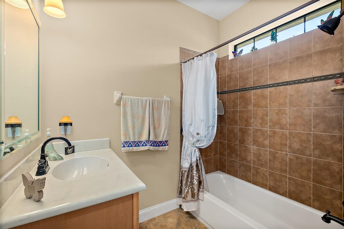 110 HUMMINGBIRD PLACE — photo 11 of 48