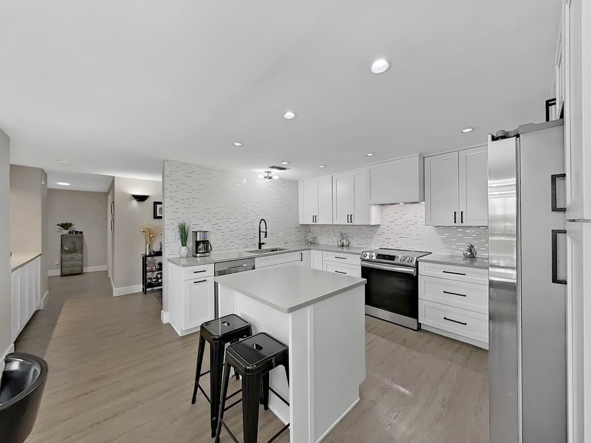 150 BELLEVIEW BOULEVARD — photo 8 of 19