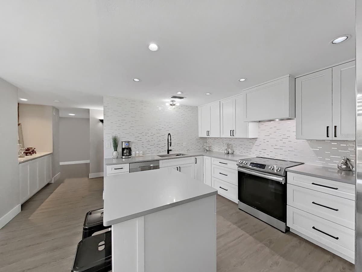 150 BELLEVIEW BOULEVARD — photo 9 of 19