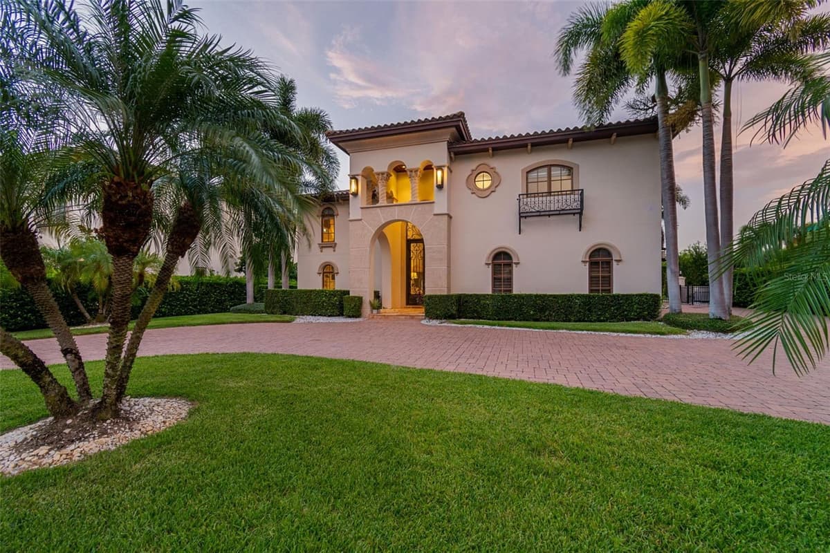 4927 LYFORD CAY ROAD — photo 8 of 76