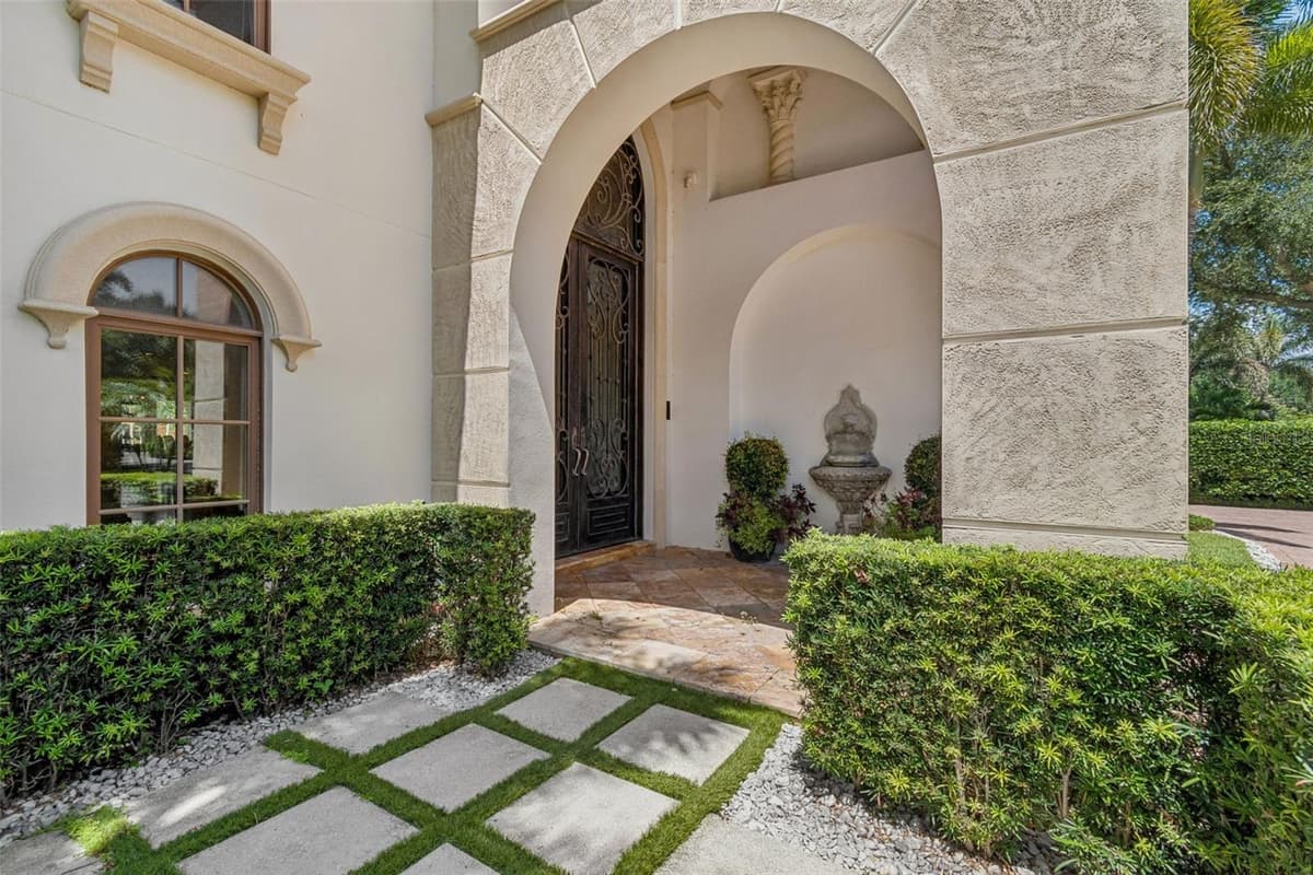 4927 LYFORD CAY ROAD — photo 10 of 76