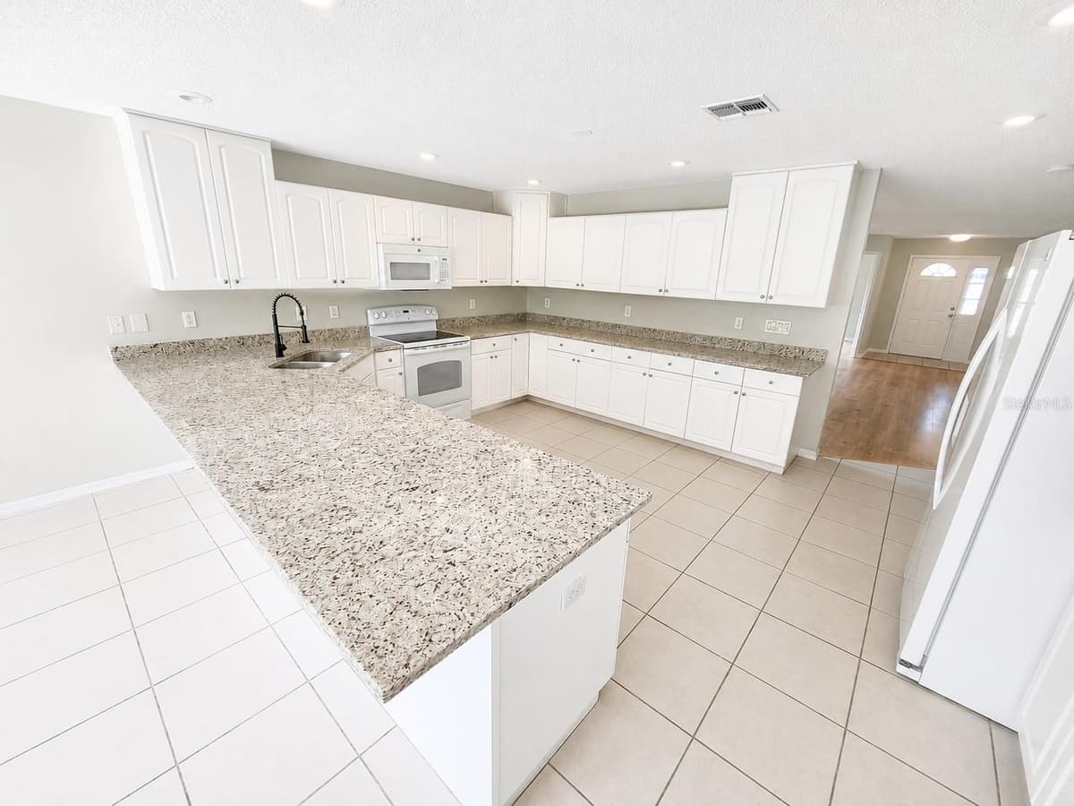 5910 BAKER ROAD — photo 10 of 49