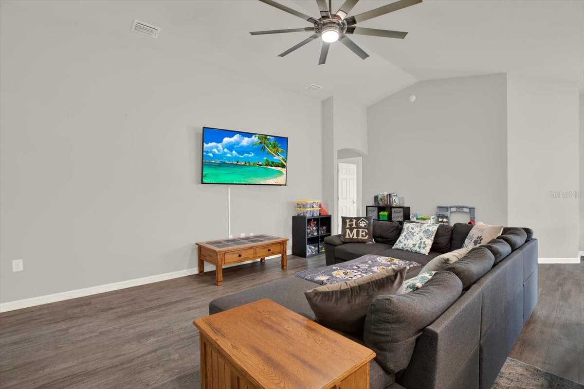 117 EAGLE SUMMIT DRIVE — photo 5 of 44