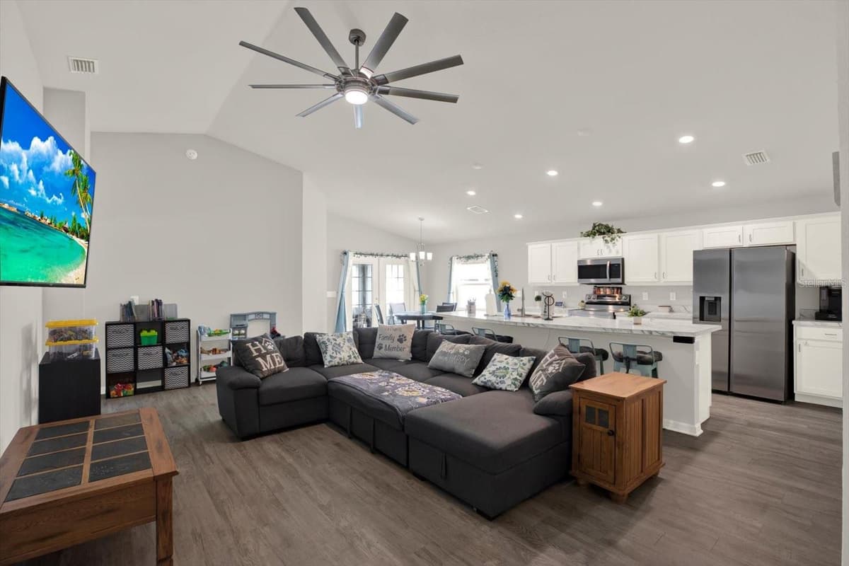 117 EAGLE SUMMIT DRIVE — photo 4 of 44