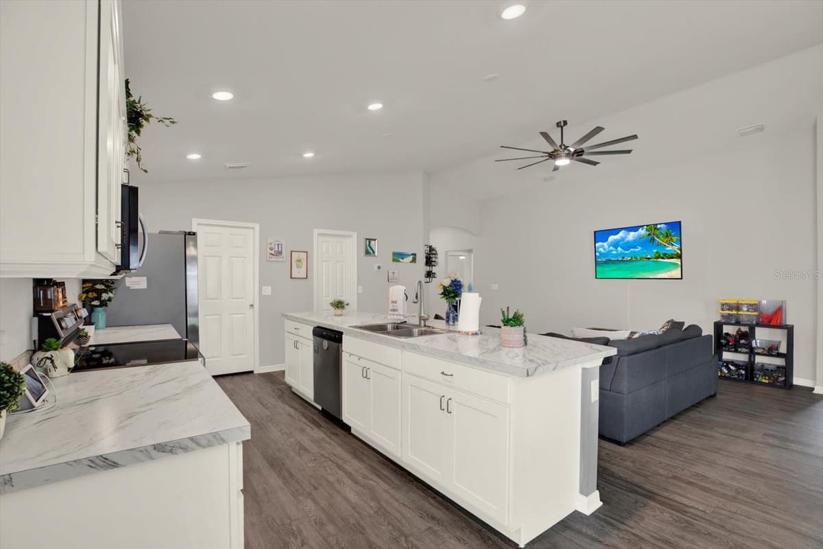 117 EAGLE SUMMIT DRIVE — photo 9 of 44
