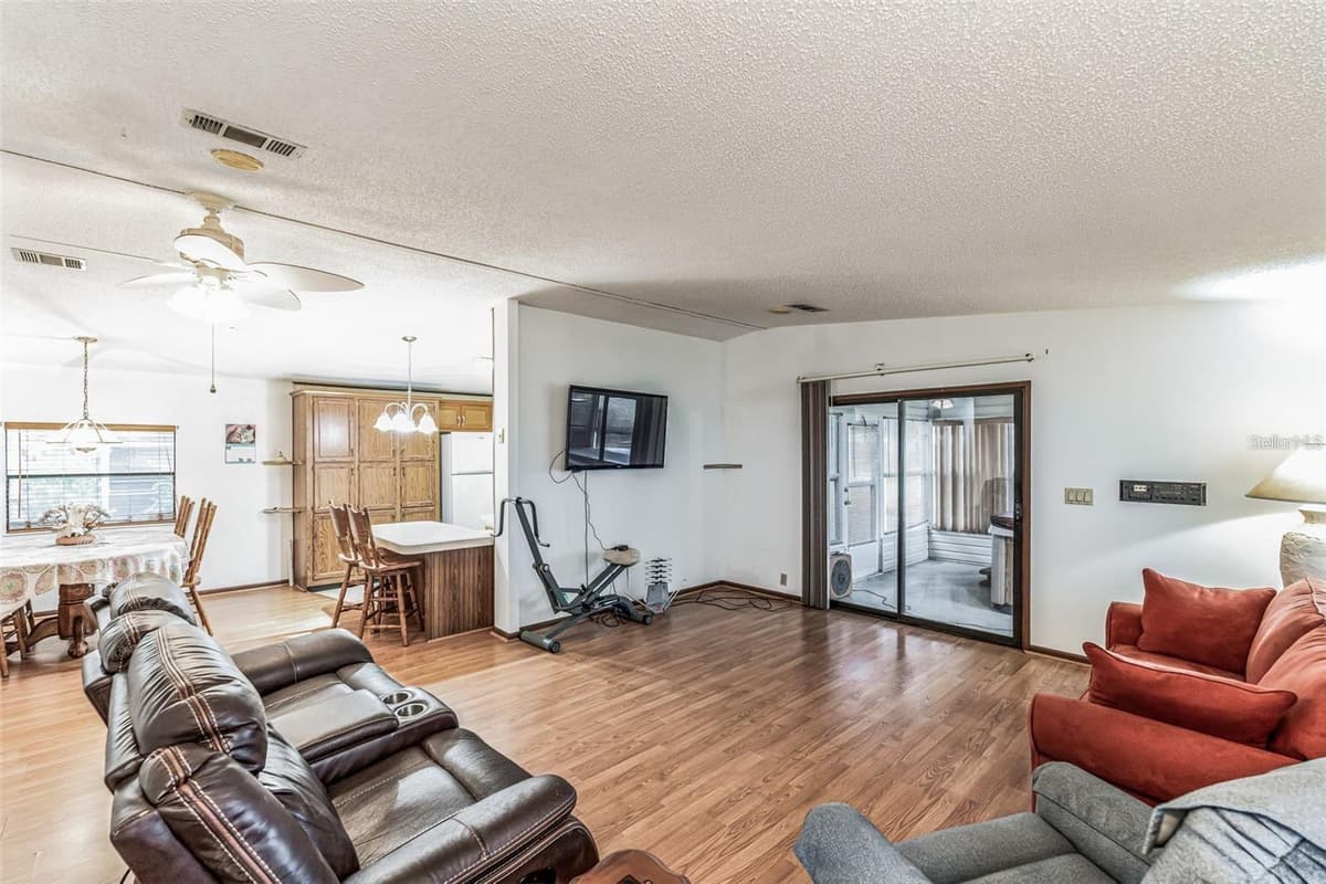 224 COVENT GARDEN AVENUE — photo 15 of 26