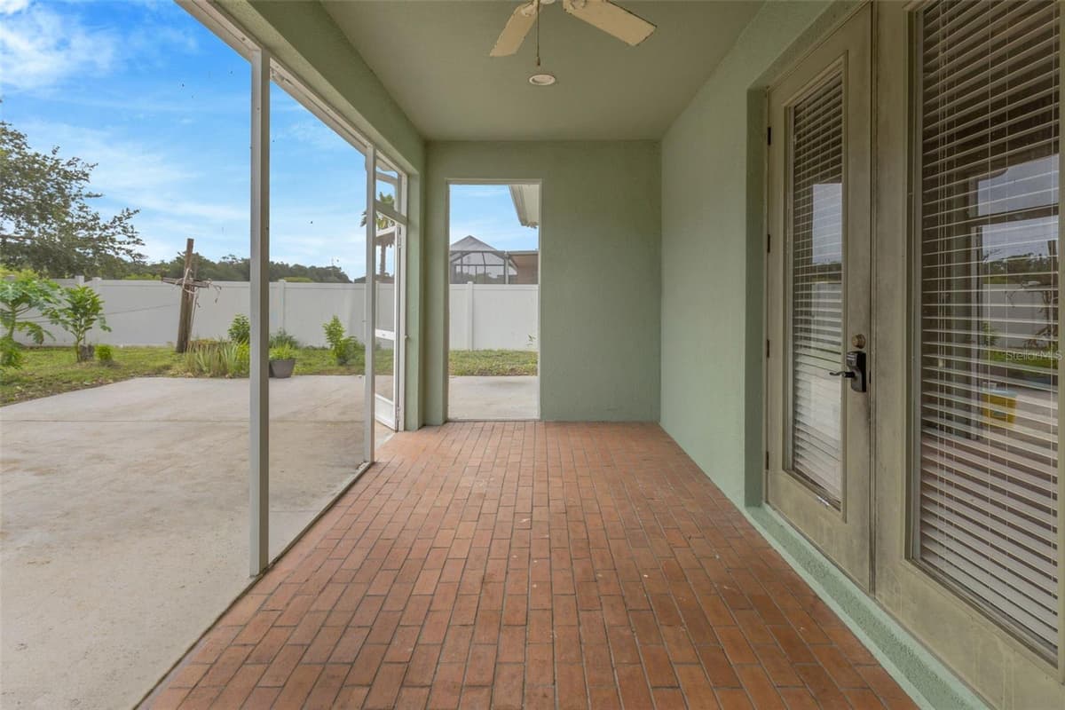 2206 VIA CORTONA STREET — photo 31 of 36