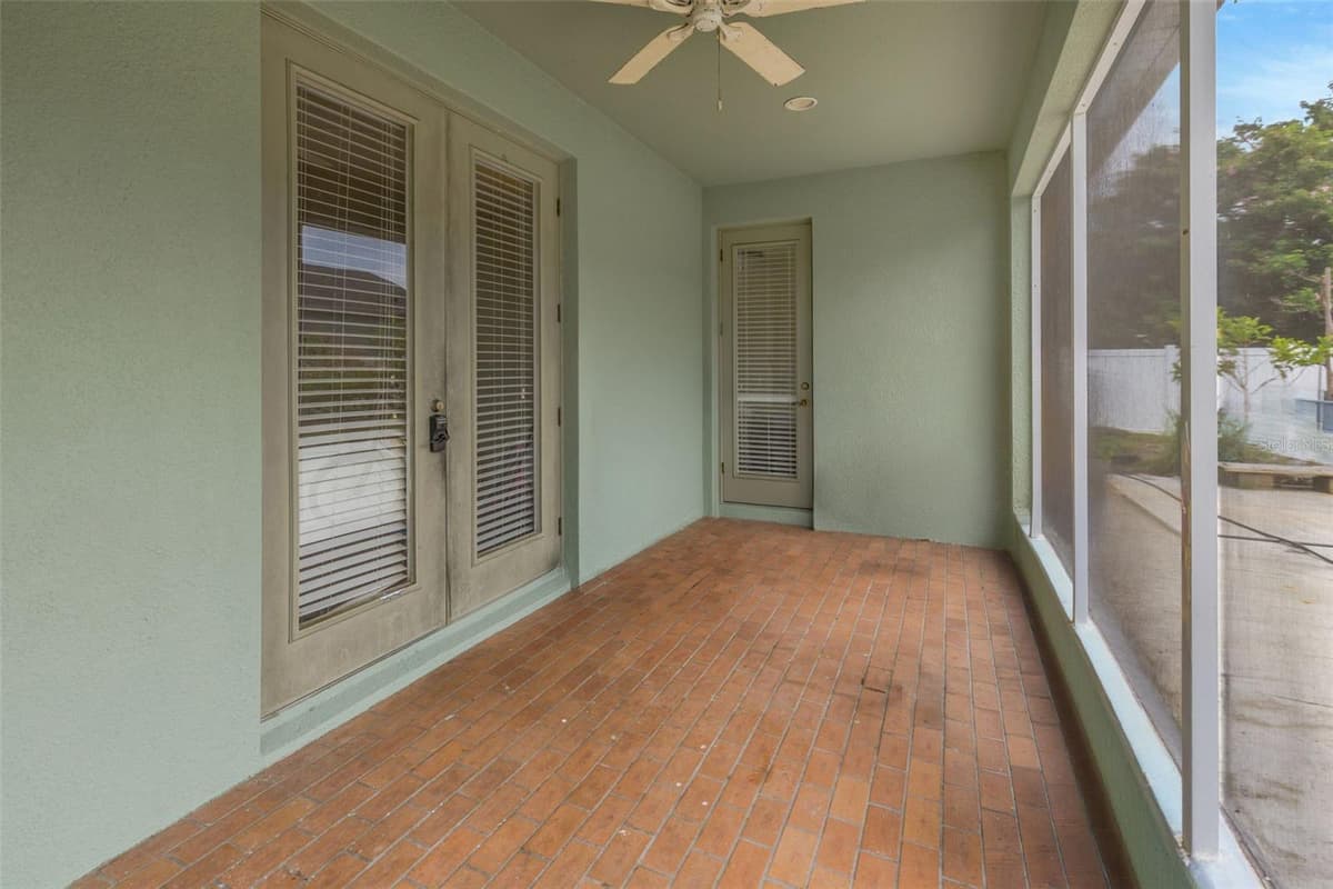 2206 VIA CORTONA STREET — photo 33 of 36