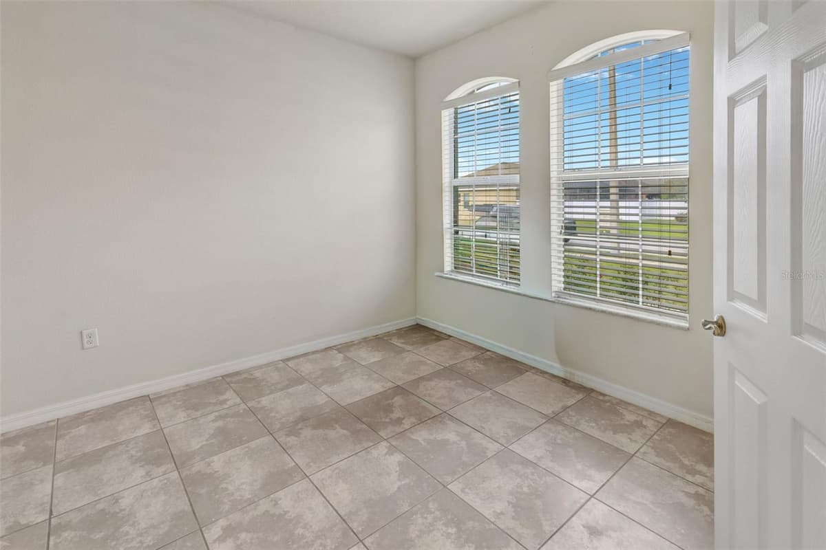 2206 VIA CORTONA STREET — photo 10 of 36