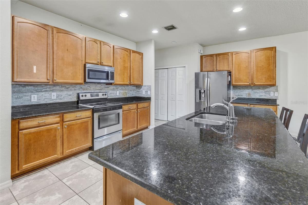 2206 VIA CORTONA STREET — photo 11 of 36