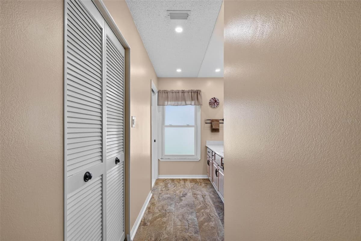 6031 SANDERLING DRIVE — photo 20 of 59