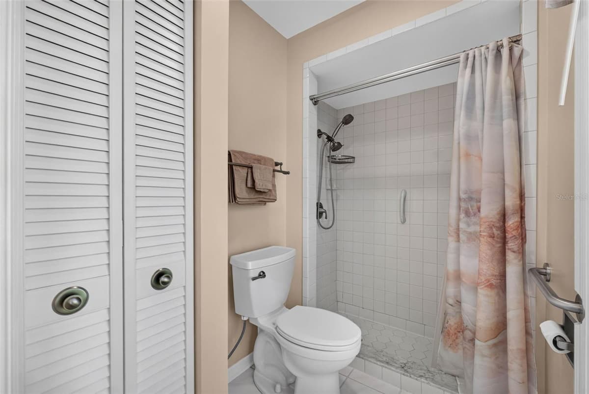 6031 SANDERLING DRIVE — photo 23 of 59