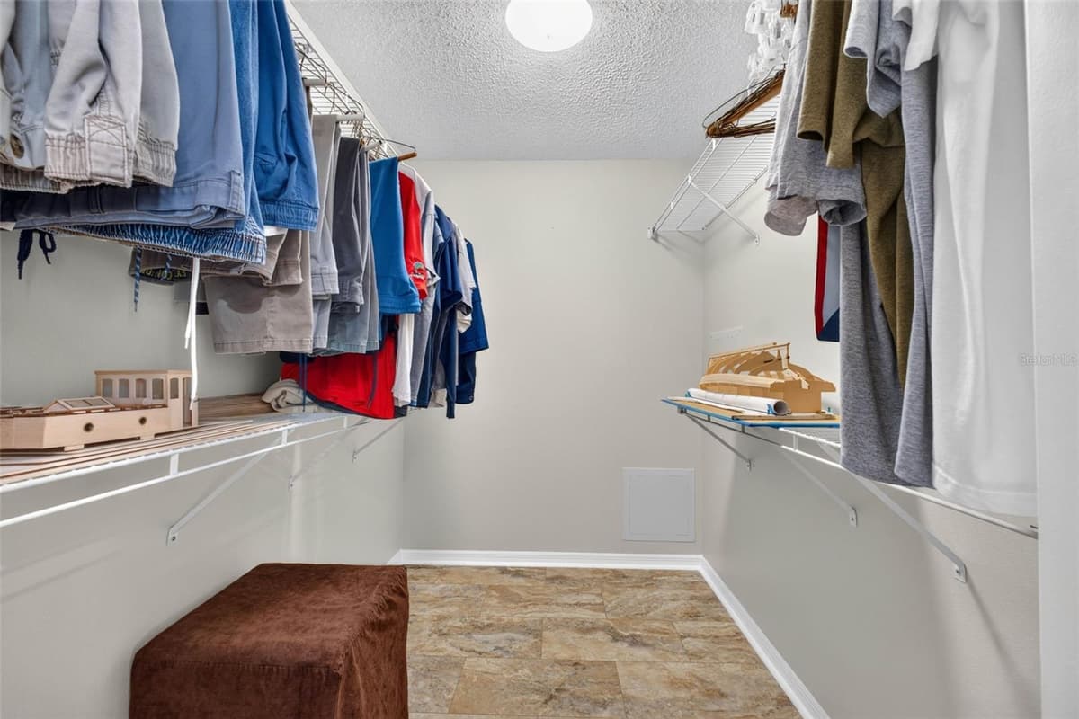 6031 SANDERLING DRIVE — photo 24 of 59