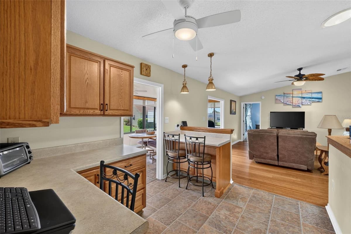 6031 SANDERLING DRIVE — photo 16 of 59