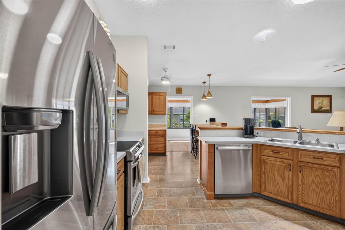 6031 SANDERLING DRIVE — photo 14 of 59