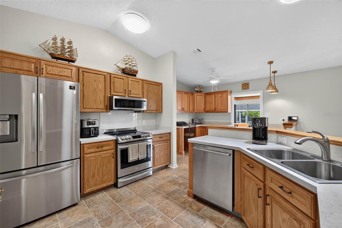6031 SANDERLING DRIVE — photo 12 of 59