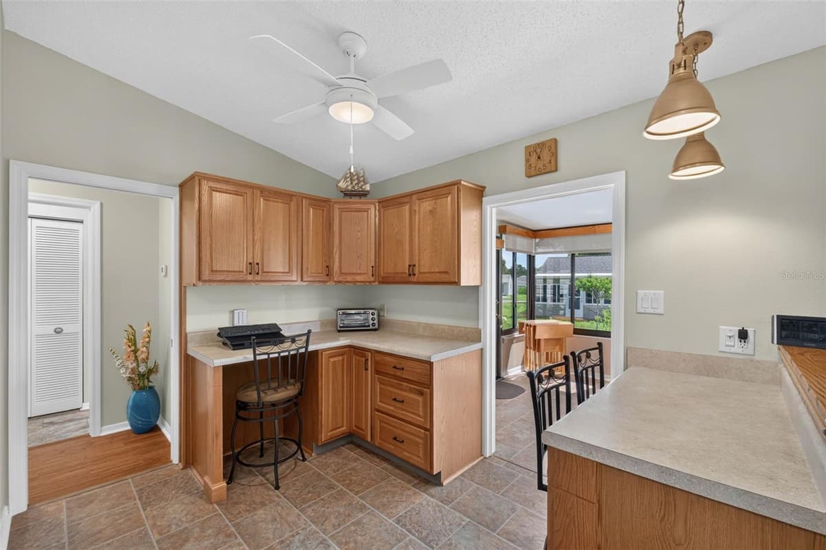 6031 SANDERLING DRIVE — photo 15 of 59